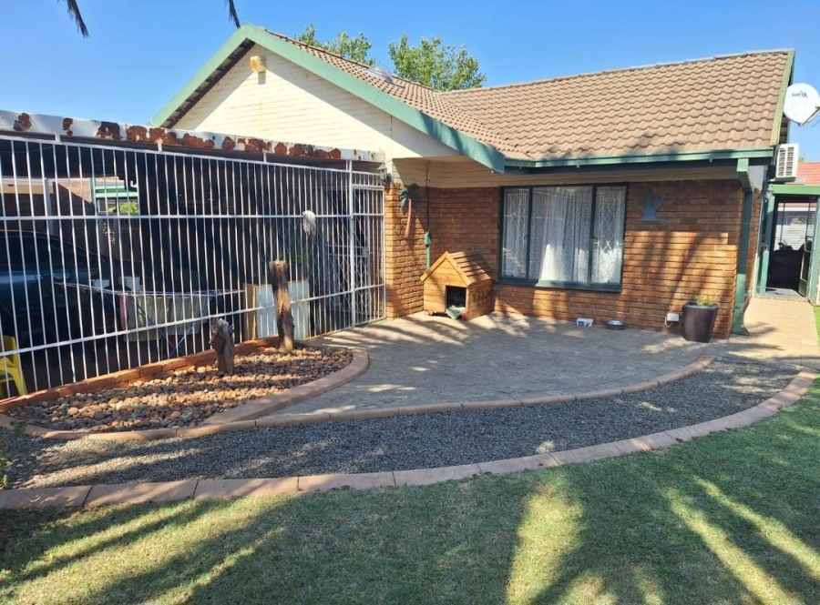 4 Bedroom Property for Sale in Universitas Free State